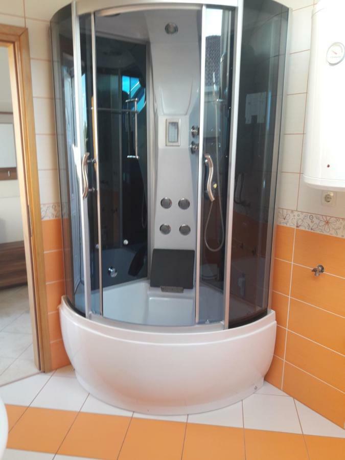 Apartmani Kuzmic Vrsi Exterior photo