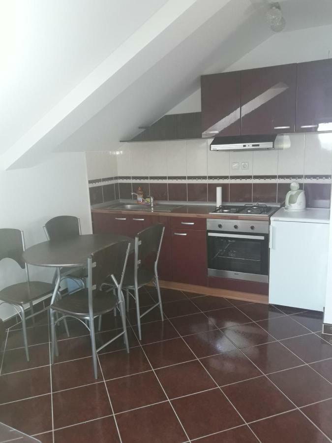 Apartmani Kuzmic Vrsi Exterior photo